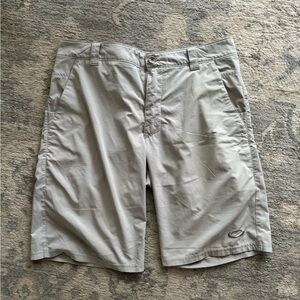 Men’s light gray Oakley shorts